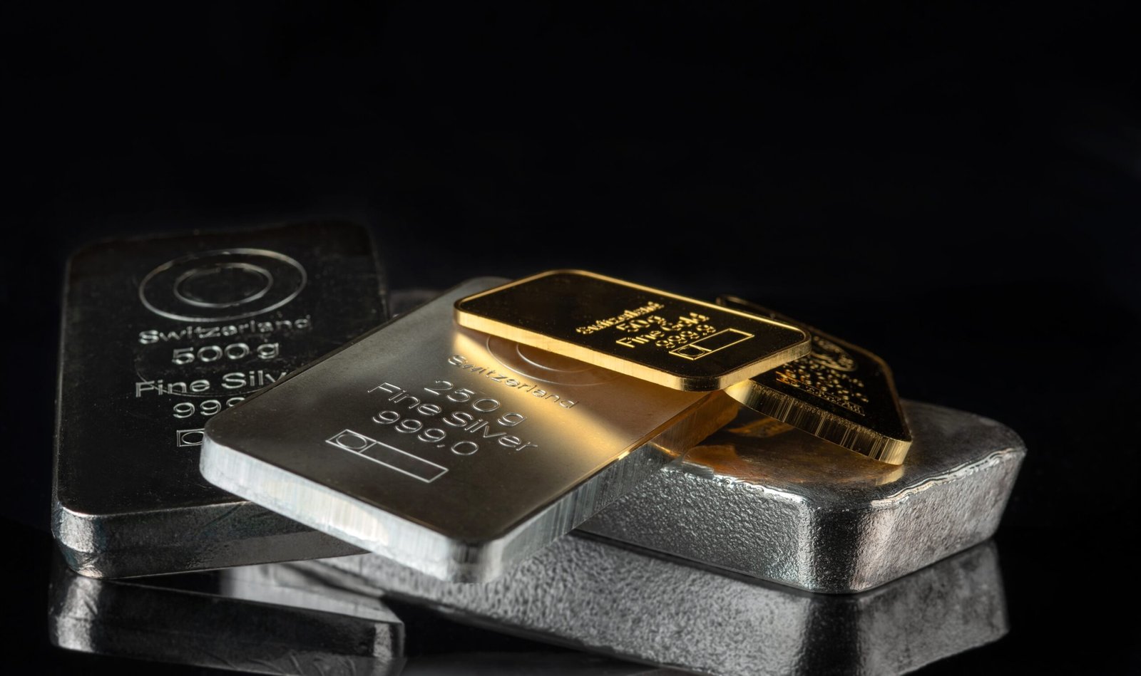 You are currently viewing Why You Should Own Both Gold and Silver